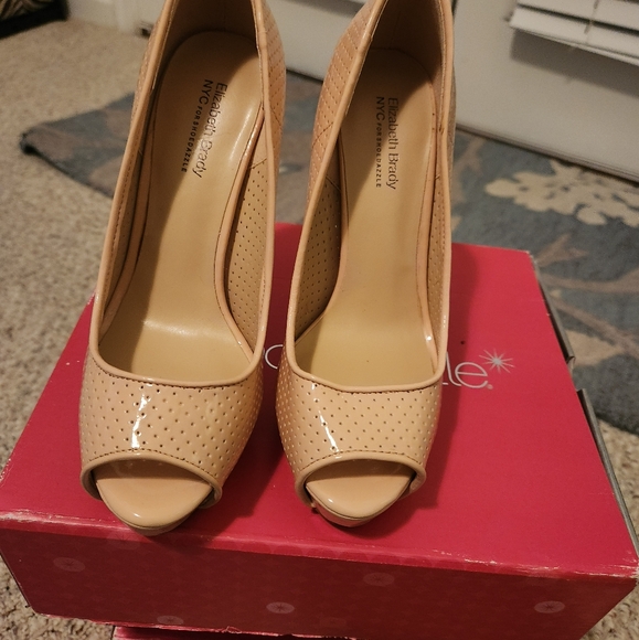 Heels - Picture 3 of 3